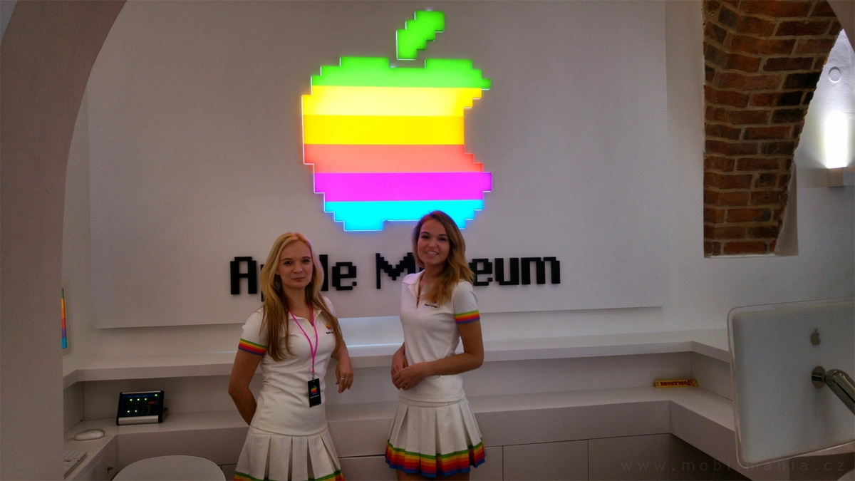 Voilà la nouvelle tenue des employées Apple (ou pas) #instantfashion