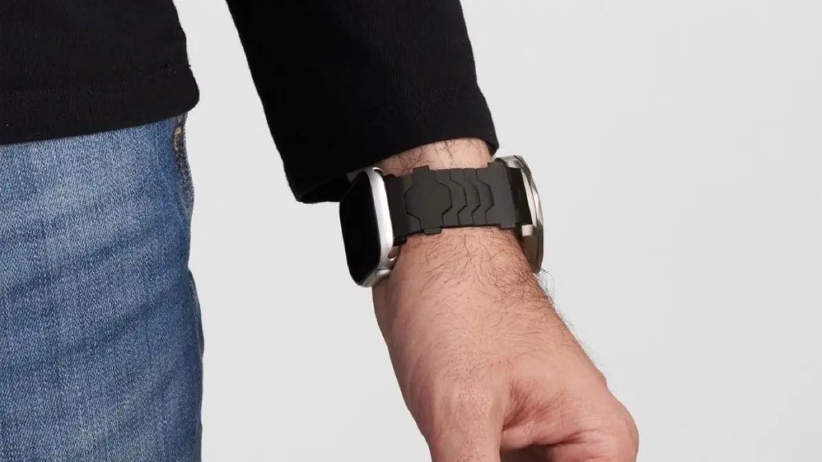 Ce bracelet vous permet de porter une Rolex et une Apple Watch sur le m&ecirc;me poignet
