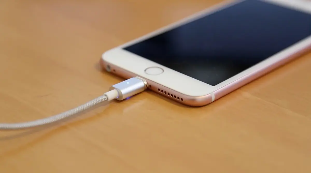 Test (+ vidéo) d'un câble lightning "magnétique (type MagSafe) pour iPhone