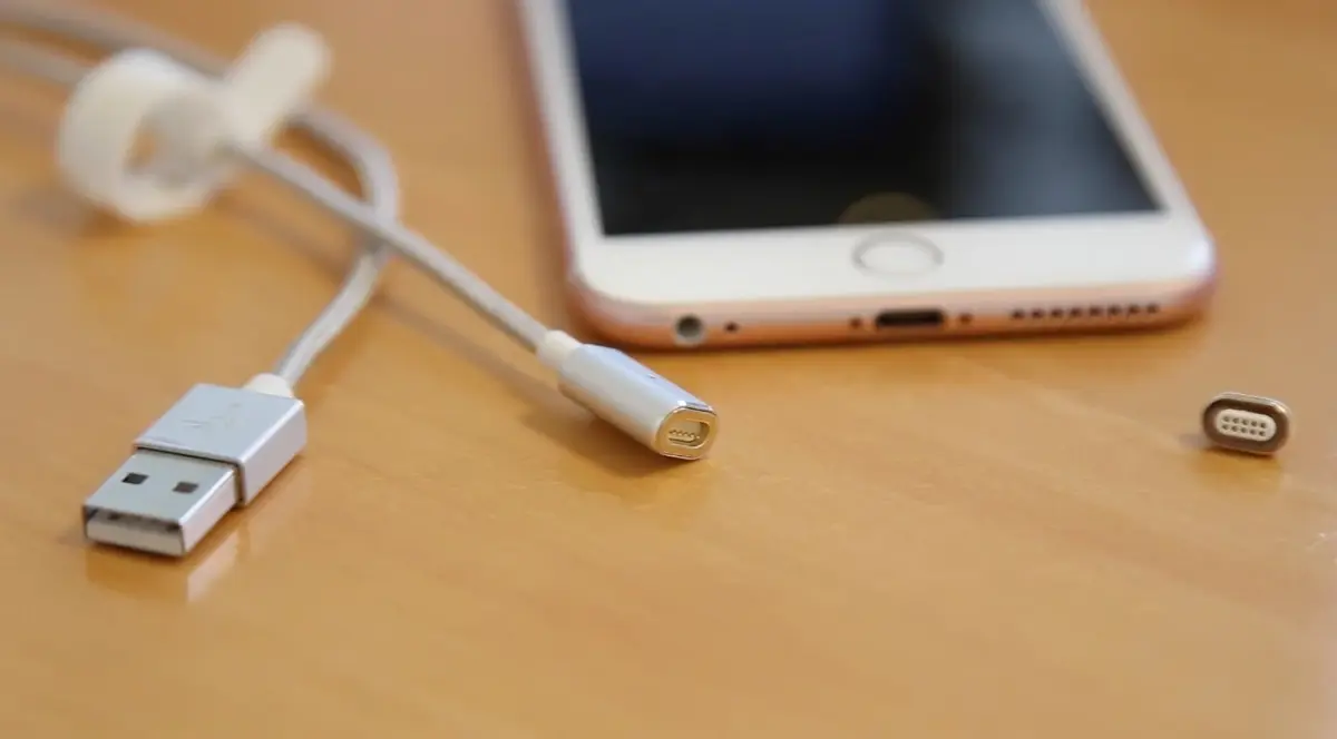 Test (+ vidéo) d'un câble lightning "magnétique (type MagSafe) pour iPhone