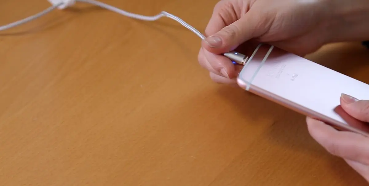 Test (+ vidéo) d'un câble lightning "magnétique (type MagSafe) pour iPhone