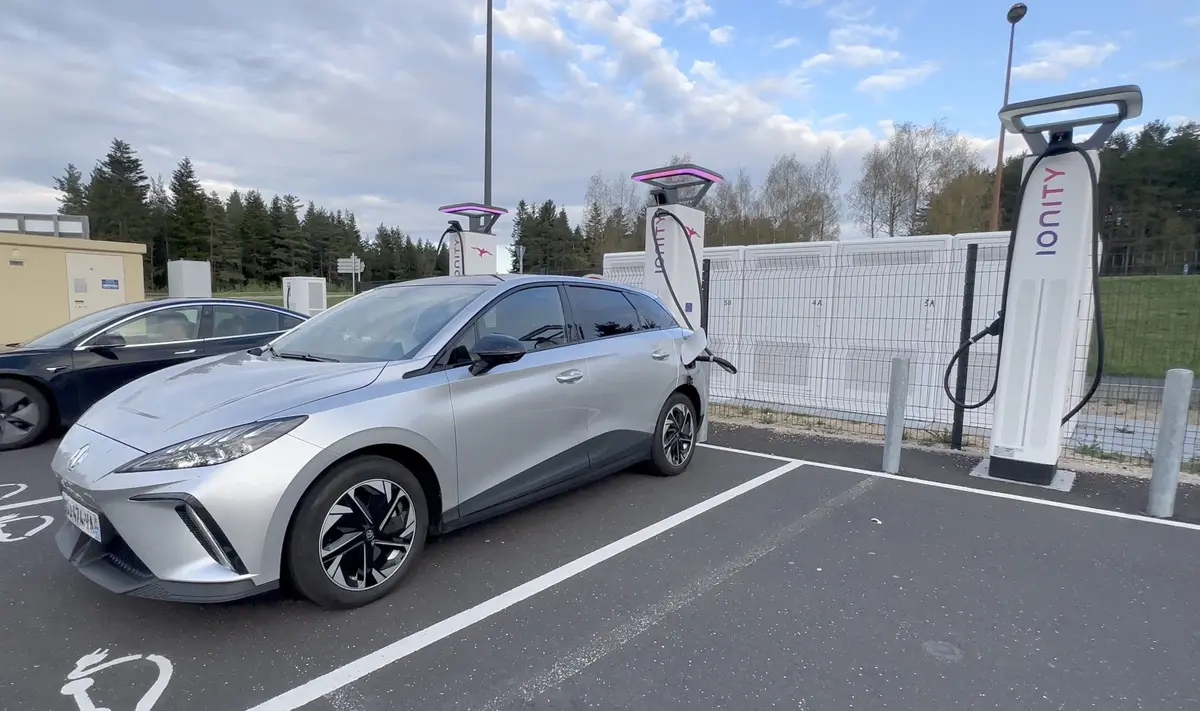 Essai MG4 Luxury : prix, autonomie, recharge... la meilleure voiture électrique abordable de 2023 ?