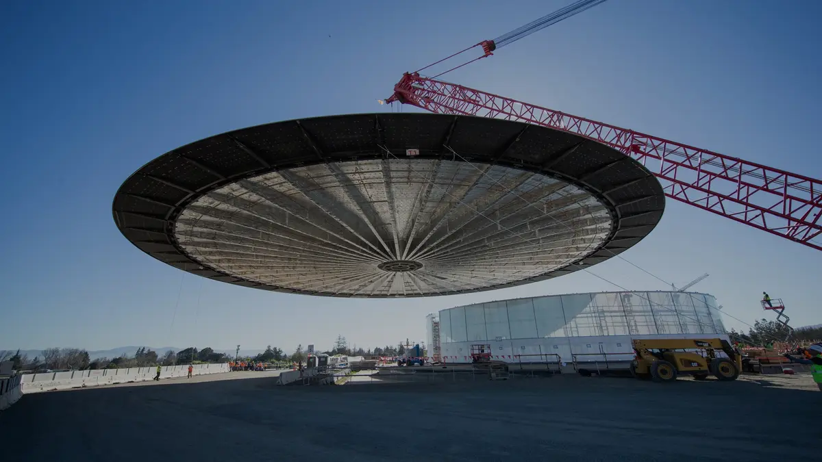 Des photos inédites de la nouvelle salle de presse "OVNI" du Campus 2