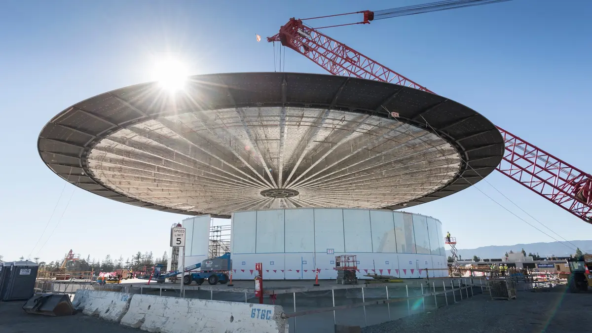 Des photos inédites de la nouvelle salle de presse "OVNI" du Campus 2