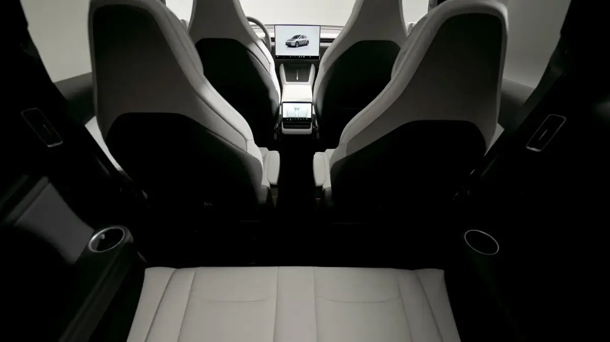 La Tesla Model Y six places d&eacute;barque aux &Eacute;tats-Unis, bient&ocirc;t en France&nbsp;?