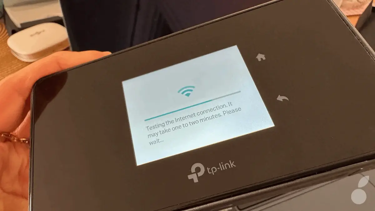 Test du TP-Link M8550&nbsp;: un routeur de poche 5G WiFI 6E pour les pros ou les voyageurs