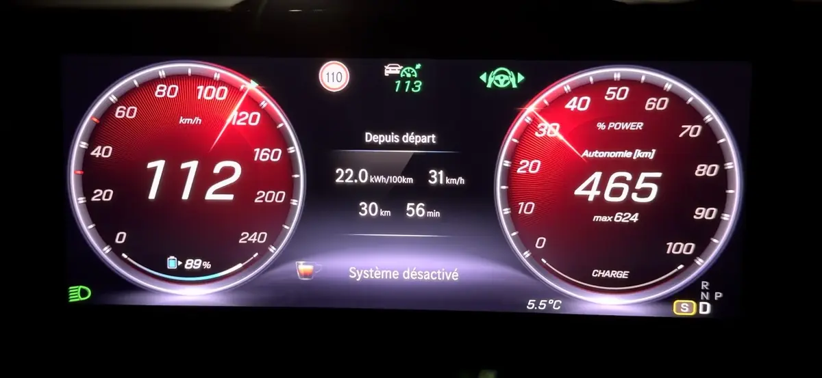 Mercedes a mis un iPad et Face ID dans son CLA&nbsp;! (Test des &eacute;crans Mercedes 2026)