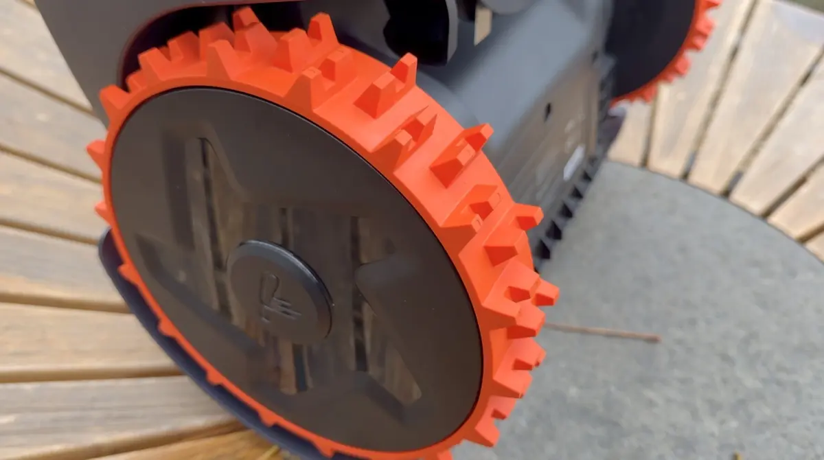Test Navimow H206&nbsp;: un robot-tondeuse avec LIDAR et AirTag int&eacute;gr&eacute;s pour les grands jardins&nbsp;!