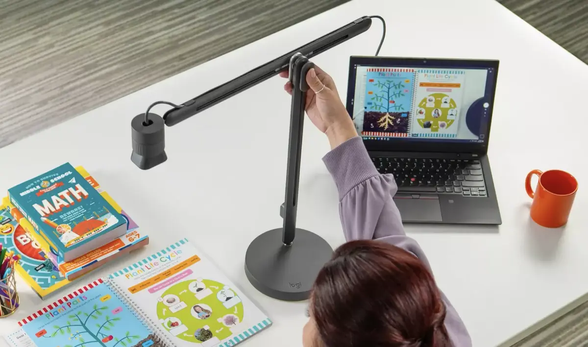 Logitech Reach webcam support articulé