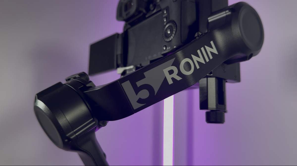 Test du DJI RONIN RS 5&nbsp;: simple &eacute;volution ou r&eacute;volution dans les stabilisateurs l&eacute;gers&nbsp;?