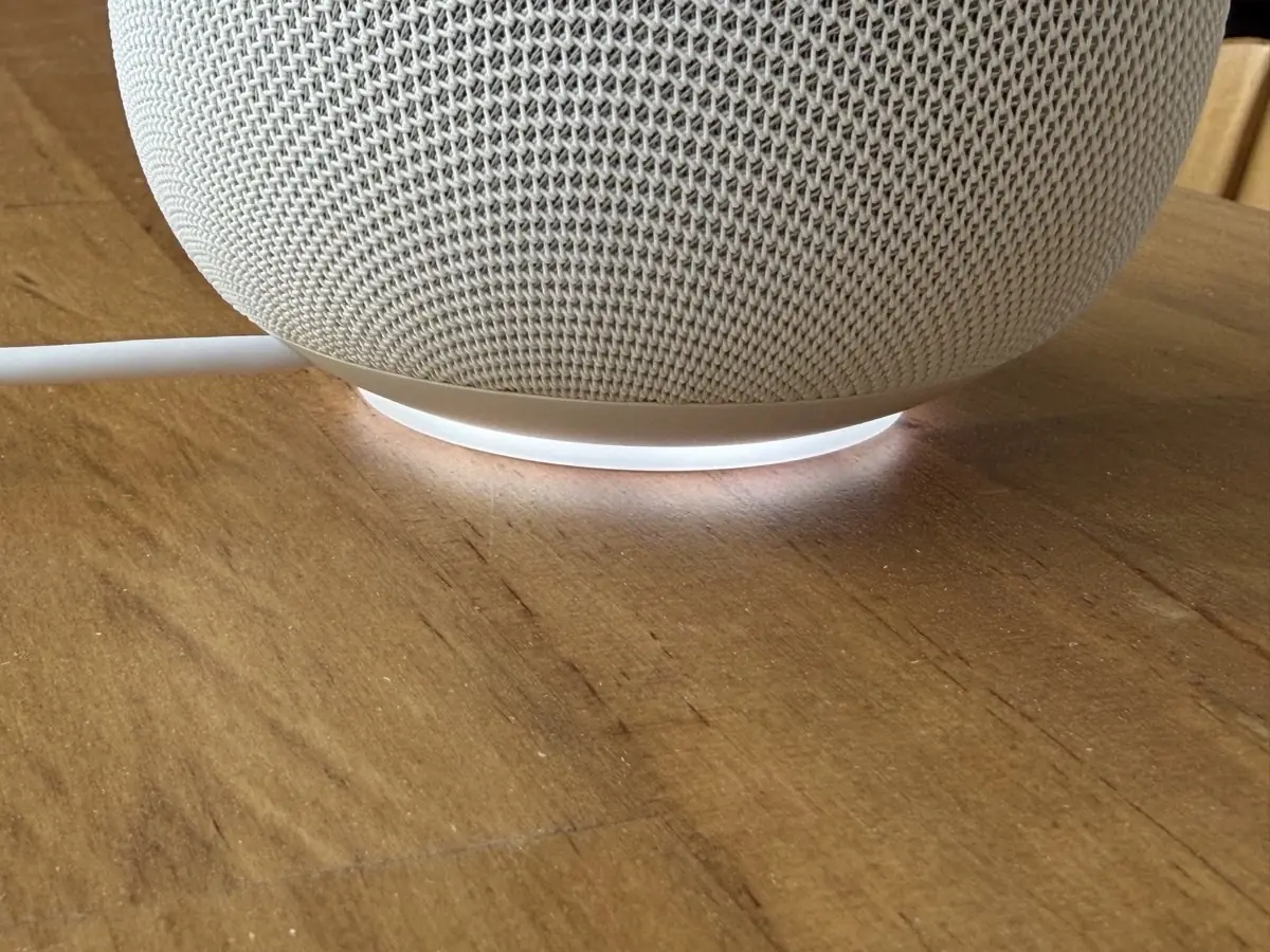 Test du Google Home Speaker&nbsp;: une bonne IA coinc&eacute;e dans une mauvaise enceinte