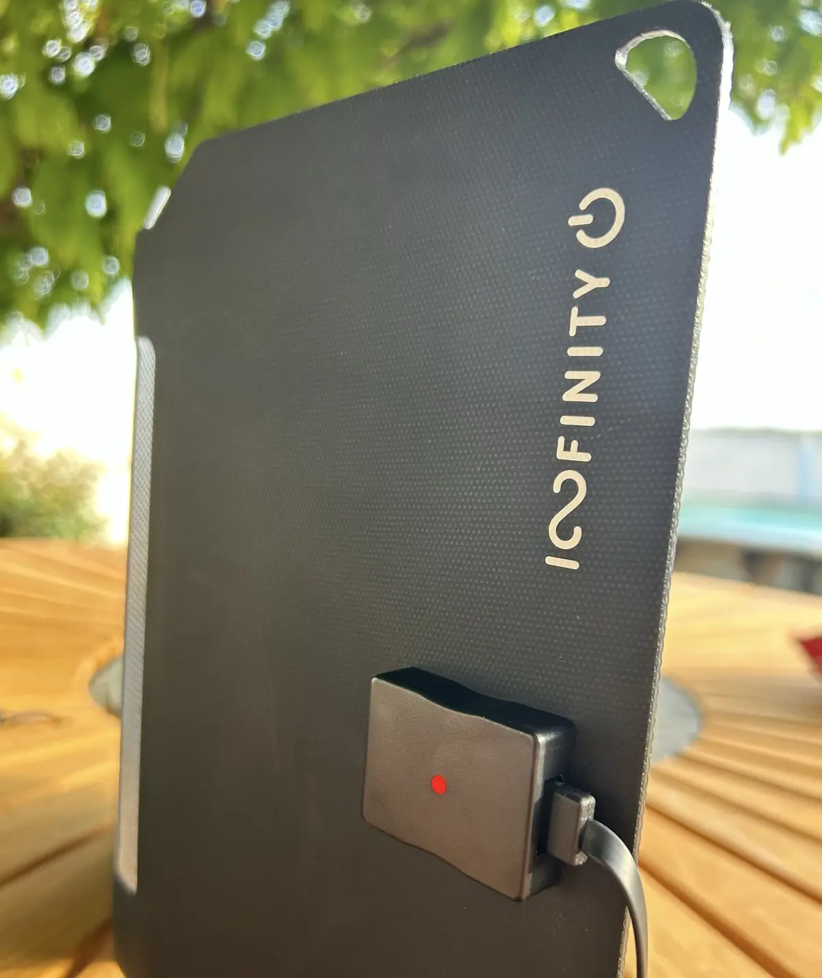 Test du Kit solaire Infinity Power avec batterie pour charger son iPhone en rando + code promo