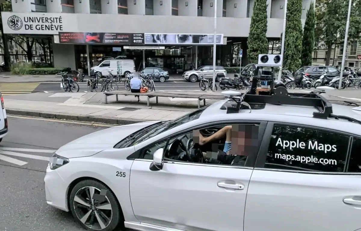 Photo : quand une voiture d'Apple Maps en croise une autre en Suisse, ça donne ça !