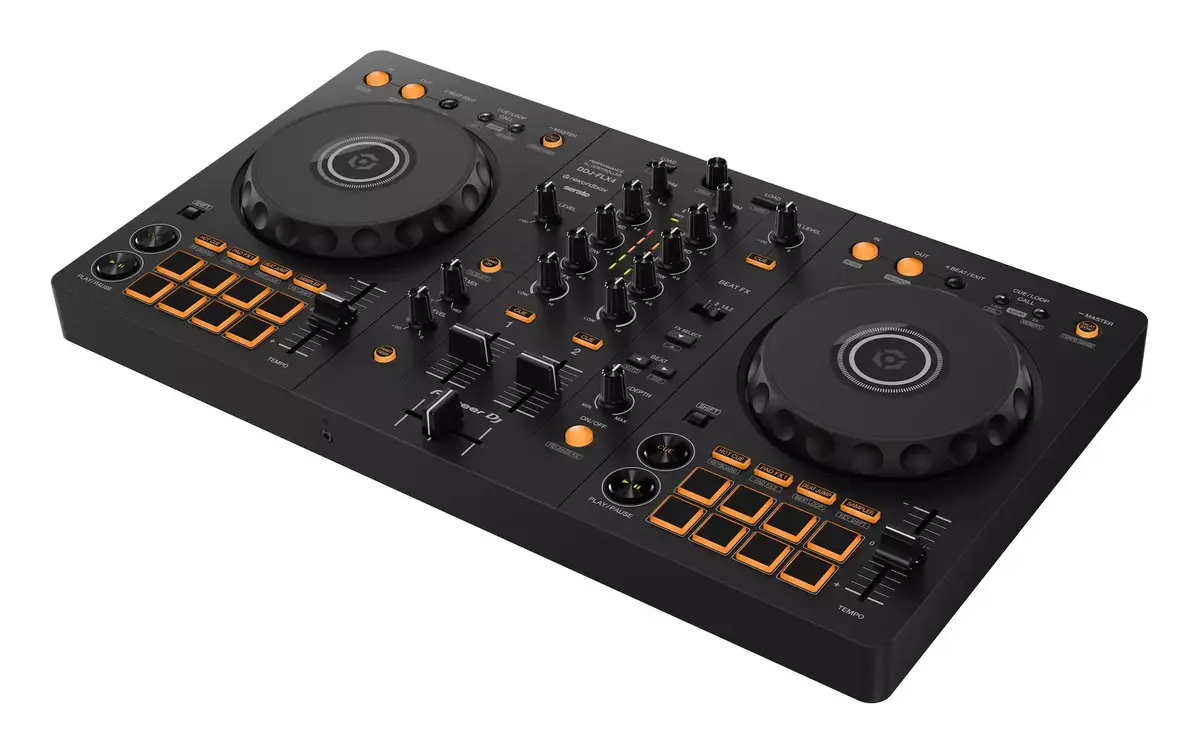 Pioneer simplifie l'accès au DJing avec le contrôleur DDJ-FLX4 (iPhone/Mac)