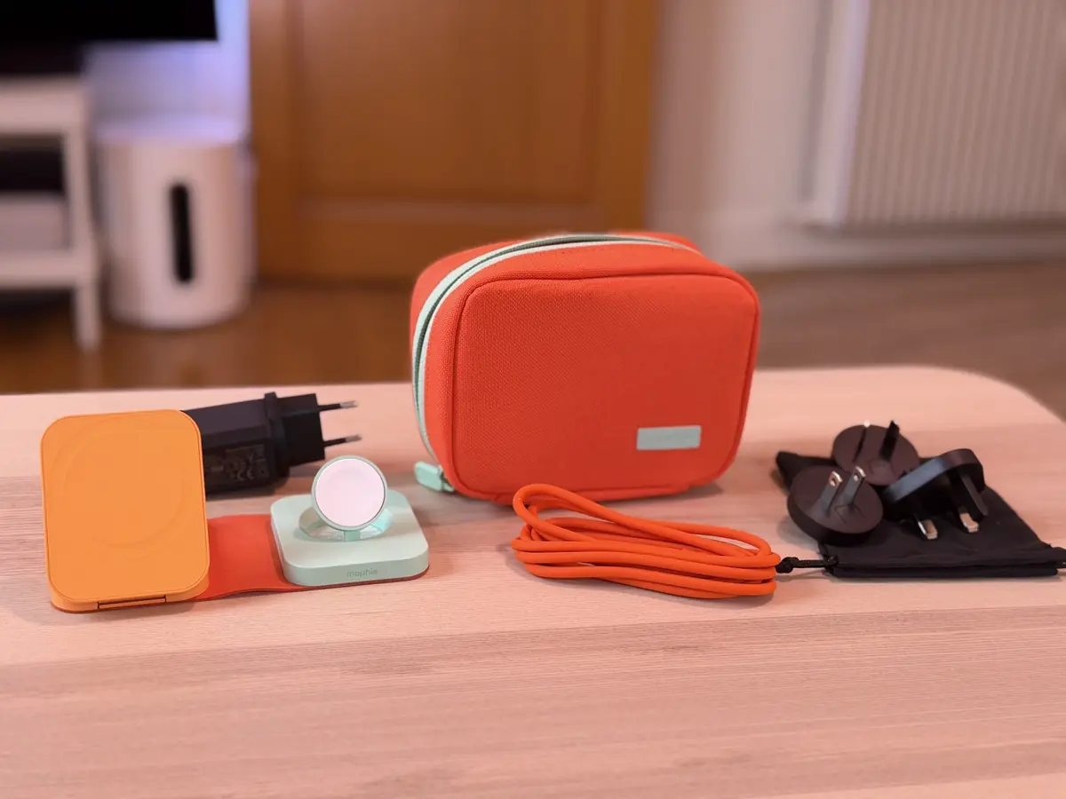 Prise en main du chargeur de voyage Mophie 3-en-1&nbsp;: le Qi2 passe &agrave; la couleur