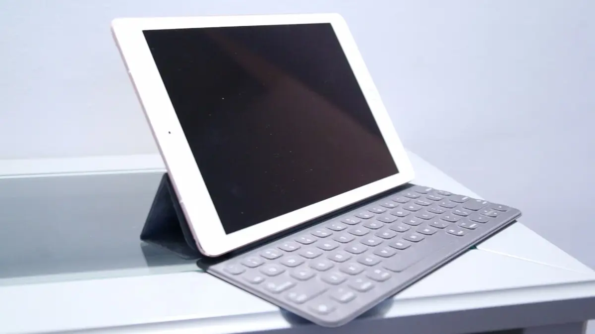 iPad Pro 9,7" : un Smart Keyboard AZERTY est bien prévu (+ quelques photos)