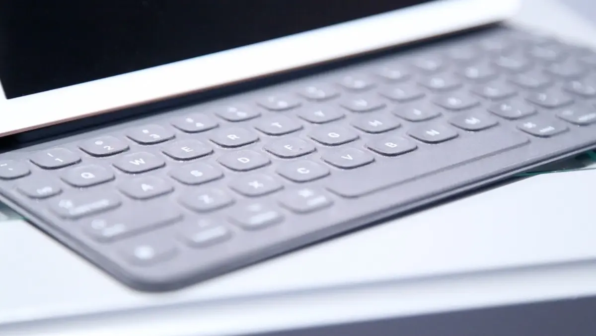 iPad Pro 9,7" : un Smart Keyboard AZERTY est bien prévu (+ quelques photos)