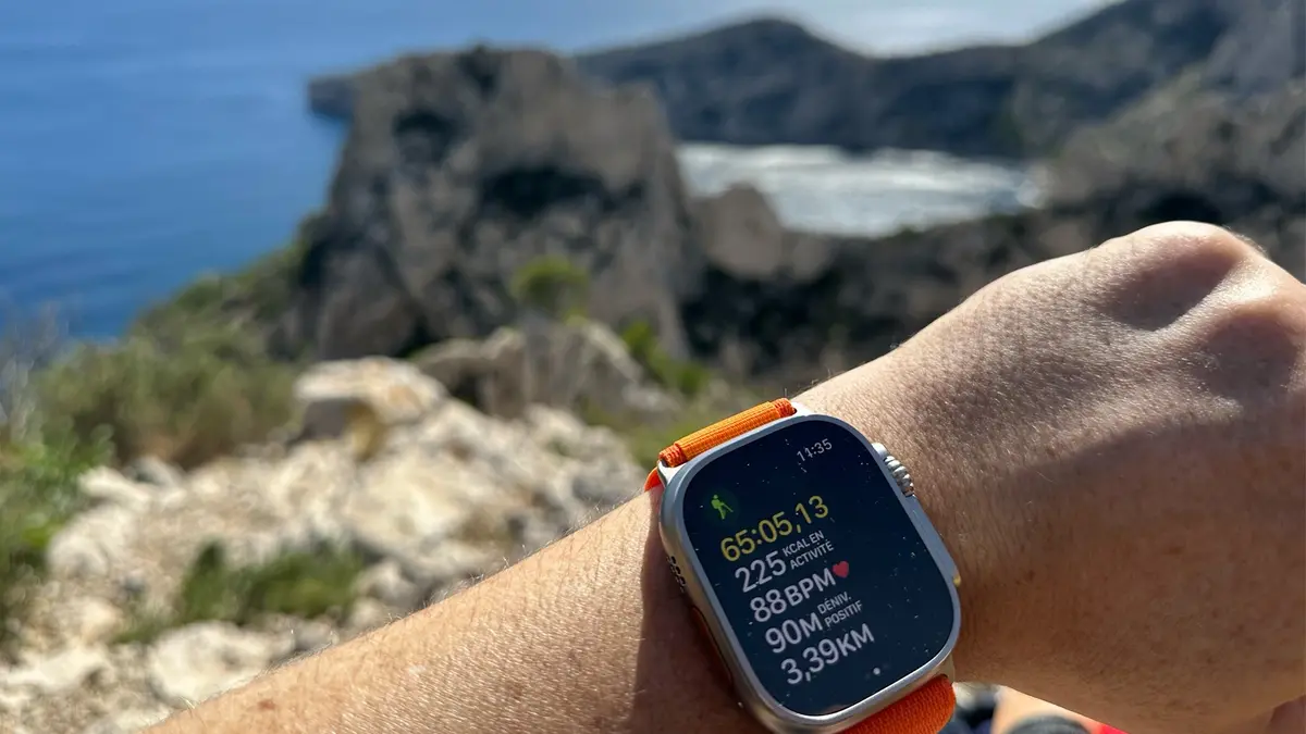 Test Apple Watch Ultra vs Series 8 vs SE vs Garmin Epix 2, dans les calanques ! (VLOG)