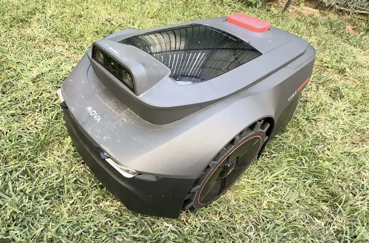 Test MOVA Viax 250&nbsp;: &agrave; ce prix-l&agrave;, faut-il encore sortir sa vieille tondeuse&nbsp;?