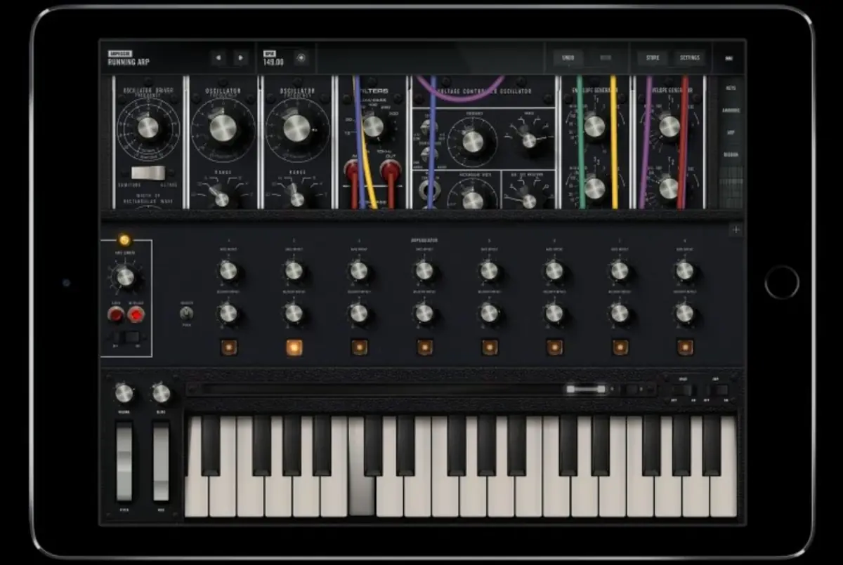 Synthétiseur Analogique Model 15 - Semi-modulaire, 2 VCO, VCF, Séquenceur, Compatible Eurorack