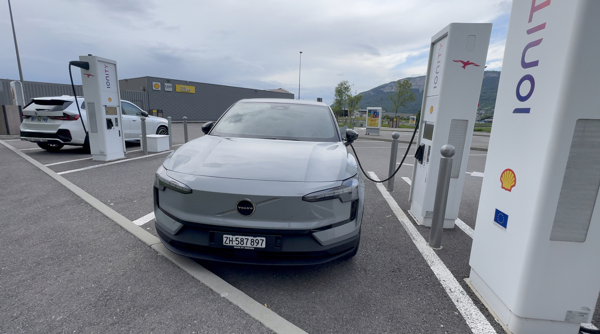 Les files d'attente aux bornes de recharge sont désormais réalité pendant les vacances