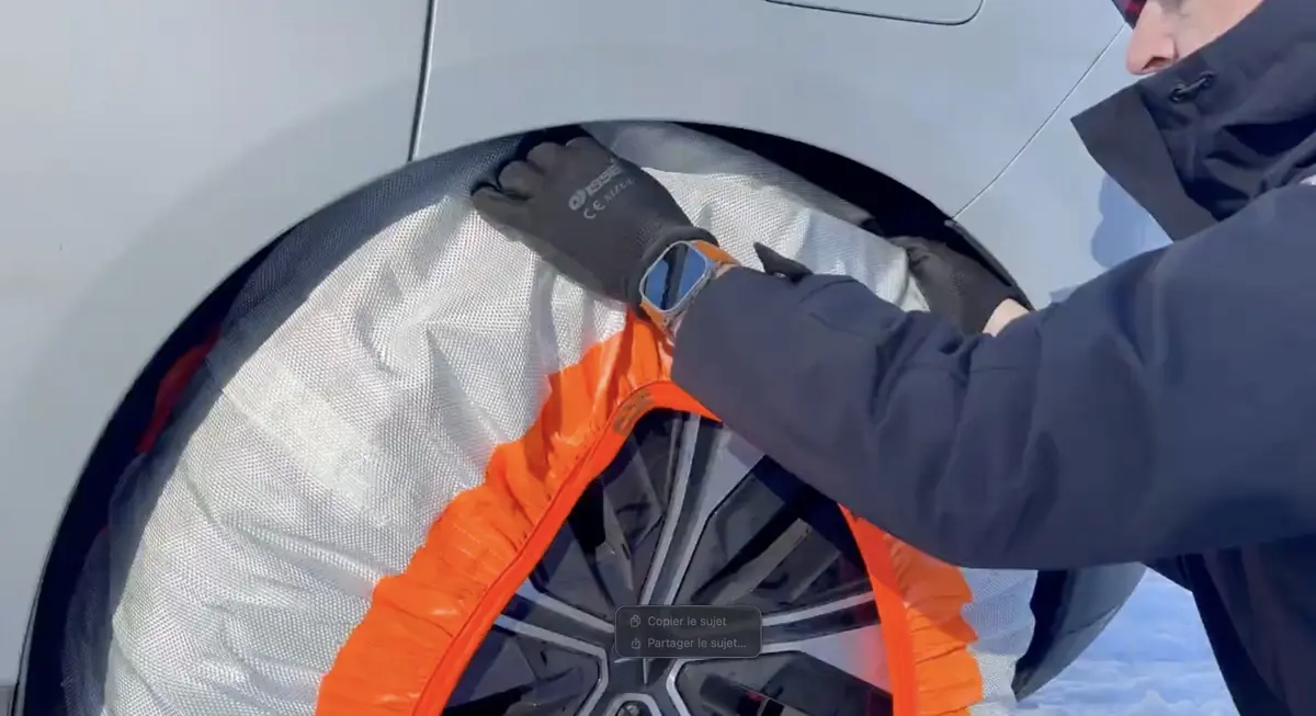 On a plant&eacute; une Polestar 4 Propulsion dans la neige pour tester les chaussettes ISSE (vid&eacute;o)