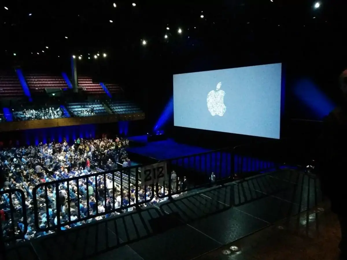 #WWDC2016: כמה סרטונים של הכניסה לחדר (+תמונות)