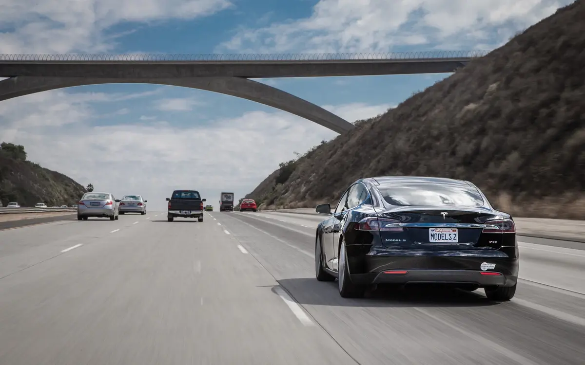 Tesla bien embêté après un premier mort en conduite autonome