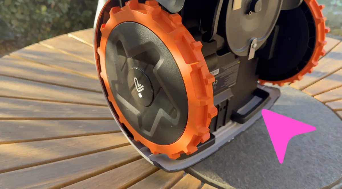 Test du robot-tondeuse Segway-Navimow i105 à 649€ : le BON PLAN pour le BLACK FRIDAY !