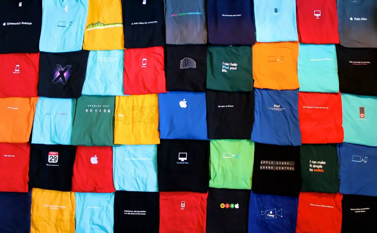 La photo du jour : tous les t-shirts Apple (ou presque)