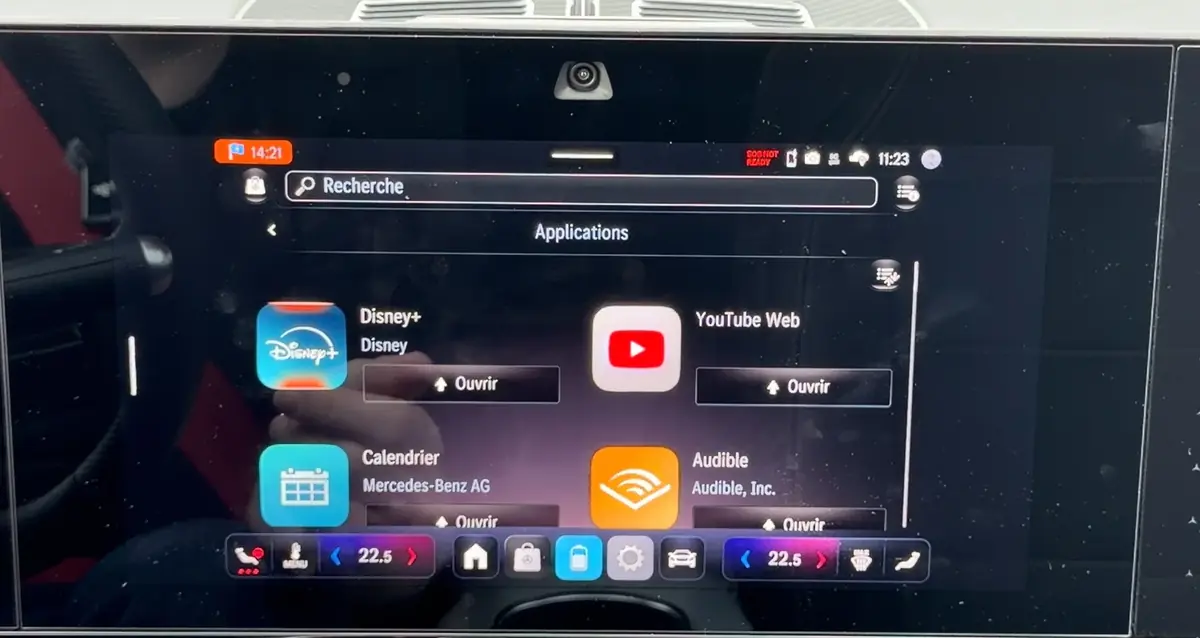 Mercedes a mis un iPad et Face ID dans son CLA&nbsp;! (Test des &eacute;crans Mercedes 2026)