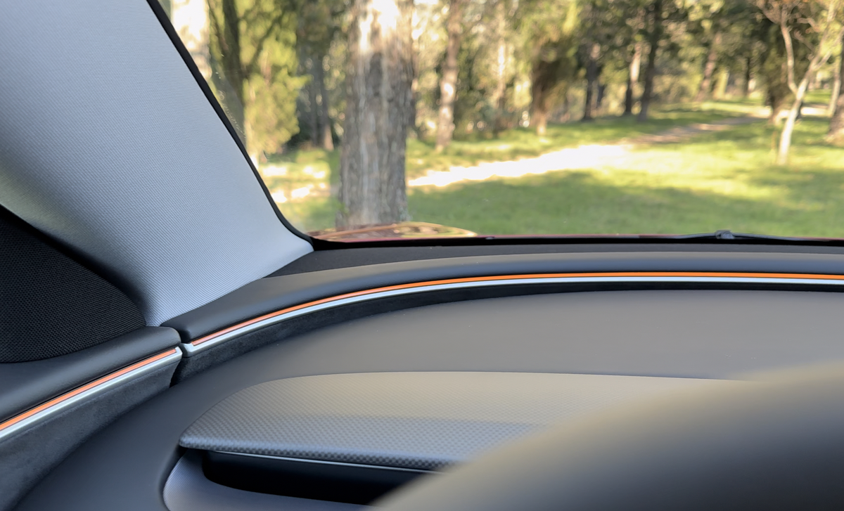 Tesla&nbsp;: les LED int&eacute;rieures deviennent enfin utiles gr&acirc;ce aux S3XY Buttons (+ code promo)