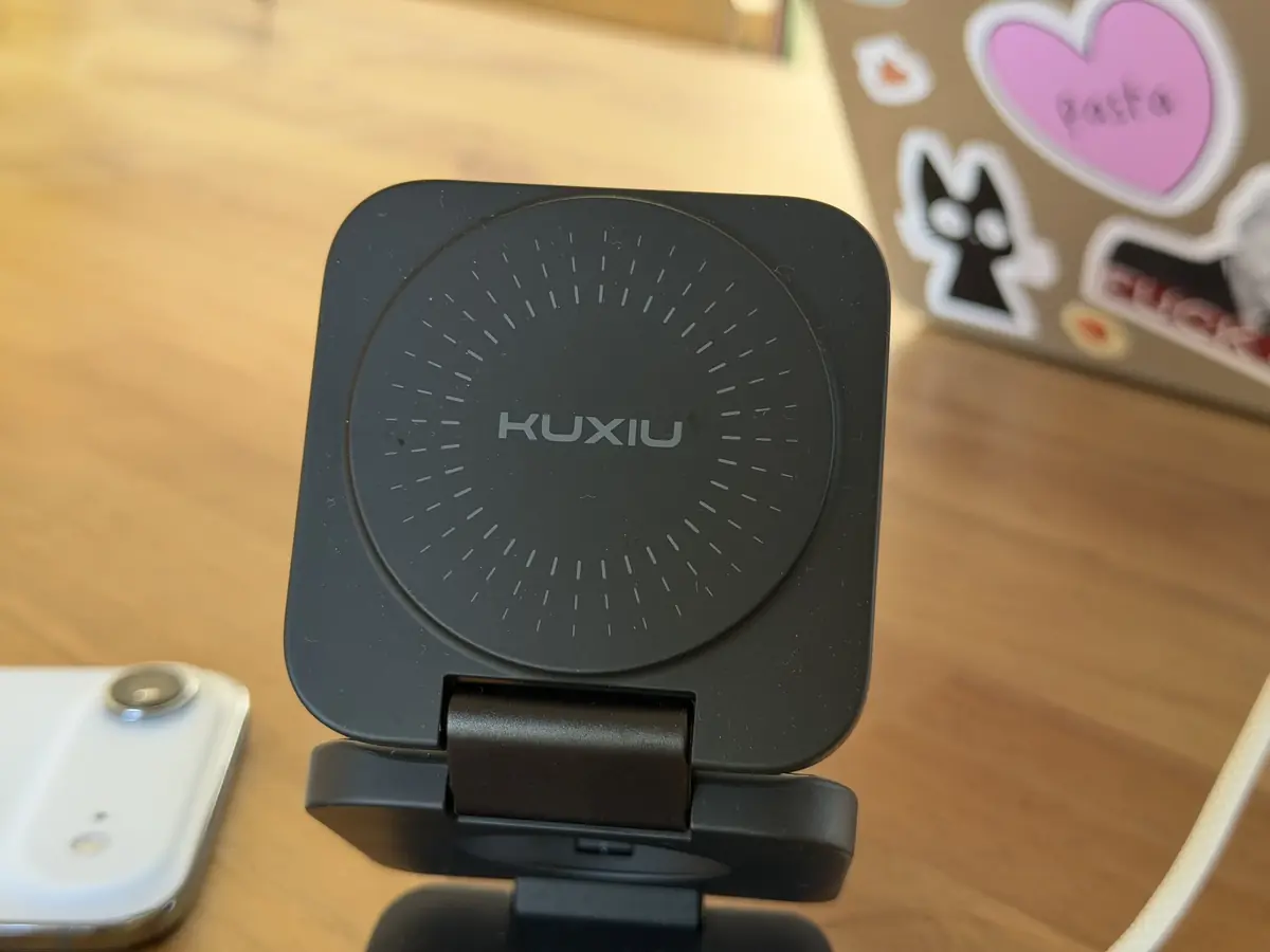 Test du Kuxiu X55 Turbo&nbsp;: le chargeur sans fil 3-en-1 Qi2.2 qui coche toutes les cases