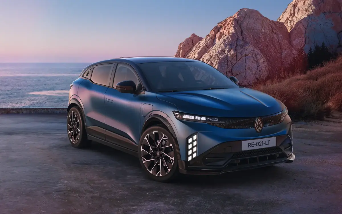 Renault restyle la M&eacute;gane E-Tech&nbsp;: batterie LFP sans cobalt, 500 km et recharge plus rapide &agrave; 165 kW
