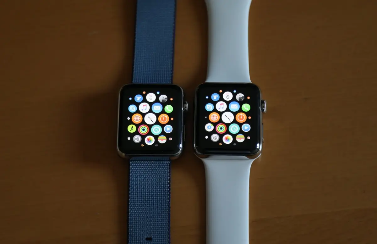 Apple Watch Series 2 vs Apple Watch 1 : qui est la plus lumineuse ? (comparatif)