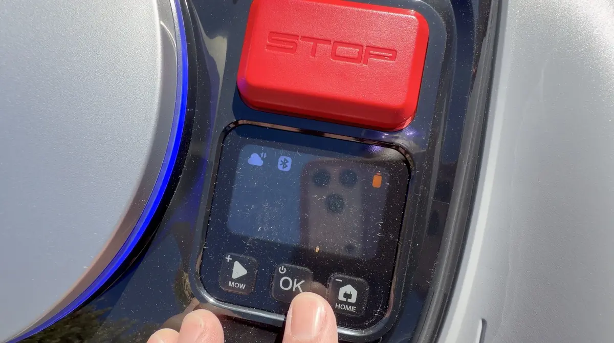 Test du robot-tondeuse Segway-Navimow i105 à 649€ : le BON PLAN pour le BLACK FRIDAY !