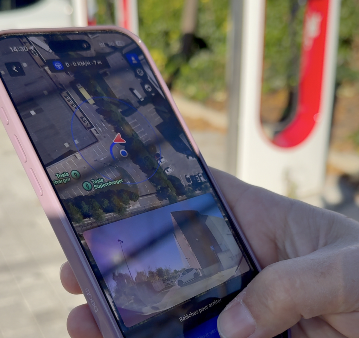 Les Tesla autorisées à vous rejoindre sur un parking : on a testé !