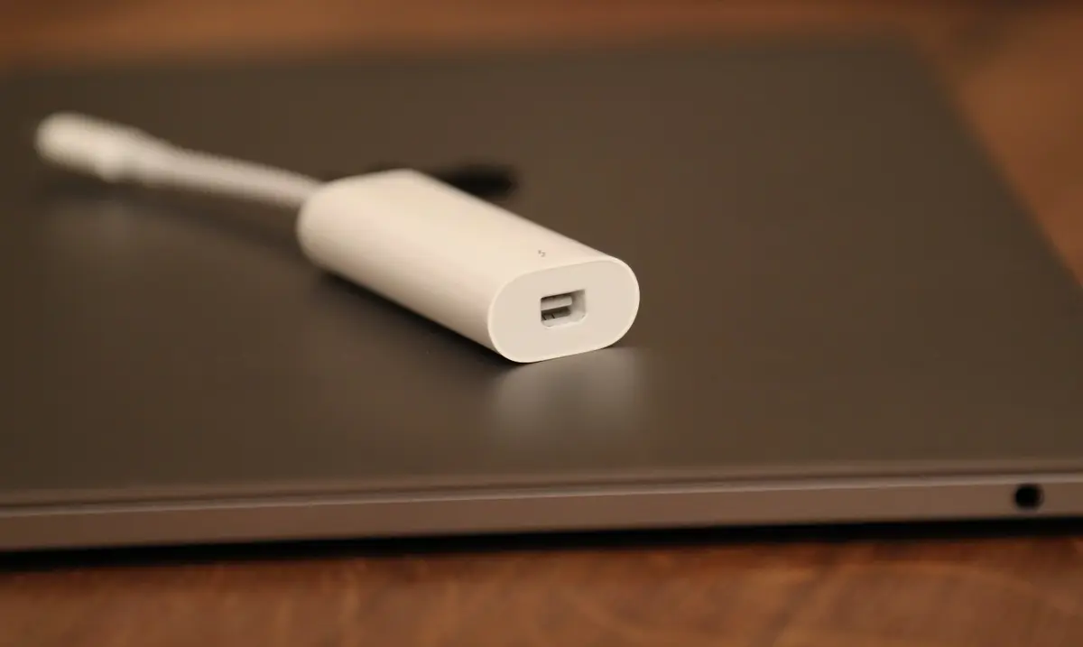 L'adaptateur Thunderbolt 3 vers Thunderbolt 2 n'est pas compatible mini-DisplayPort !