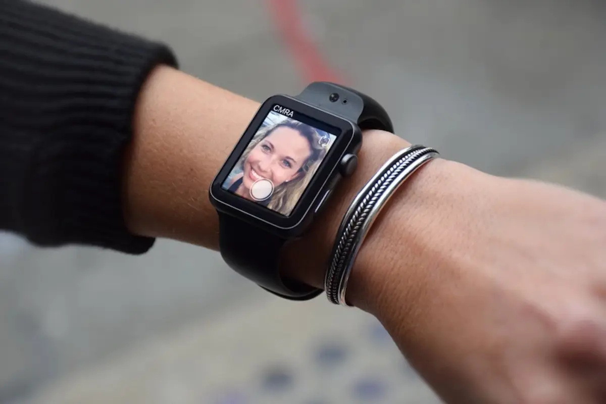 Glide は 2 つのカメラを Apple Watch ストラップに統合します