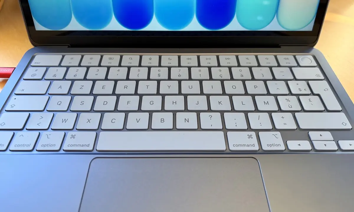 Test du MacBook Neo&nbsp;: que vaut-il vraiment sur une journ&eacute;e de travail&nbsp;?