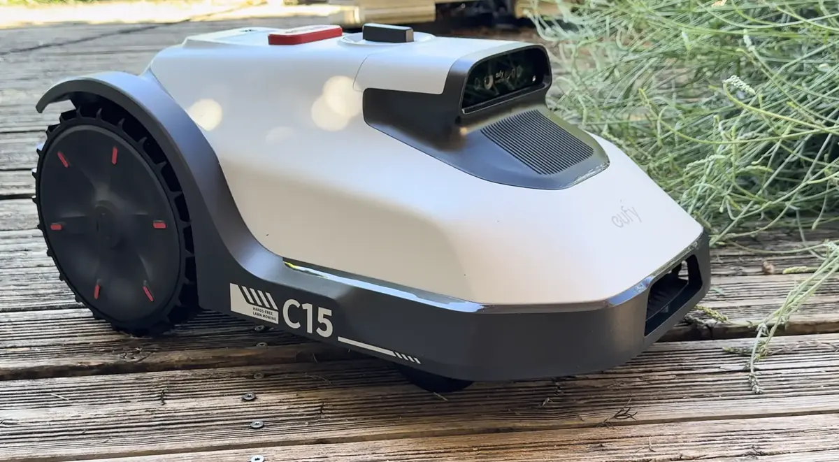 Test Eufy C15&nbsp;: le premier robot-tondeuse d&rsquo;Anker peut-il convaincre&nbsp;?