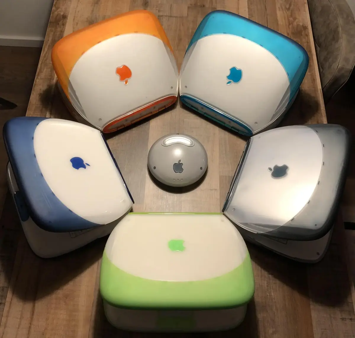 Serait-ce les couleurs des MacBook low-cost&nbsp;?