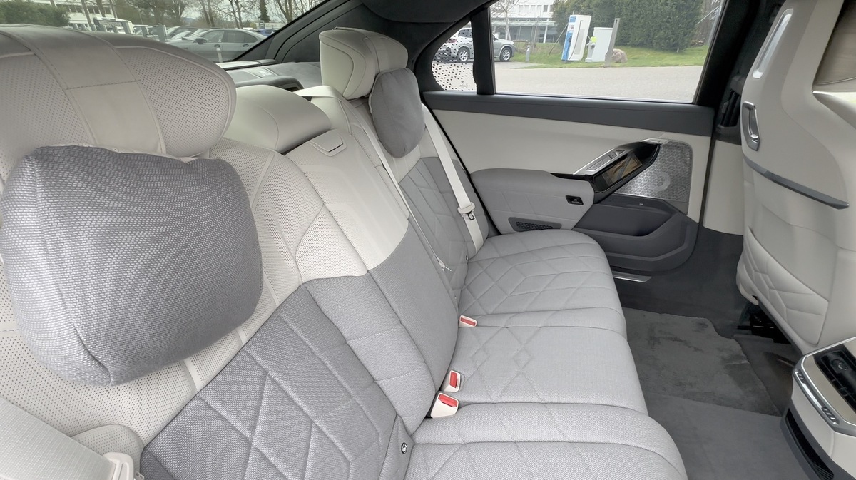 Essai BMW i7 : PS5, écran 8K, CarKey... plus techno que Tesla ?