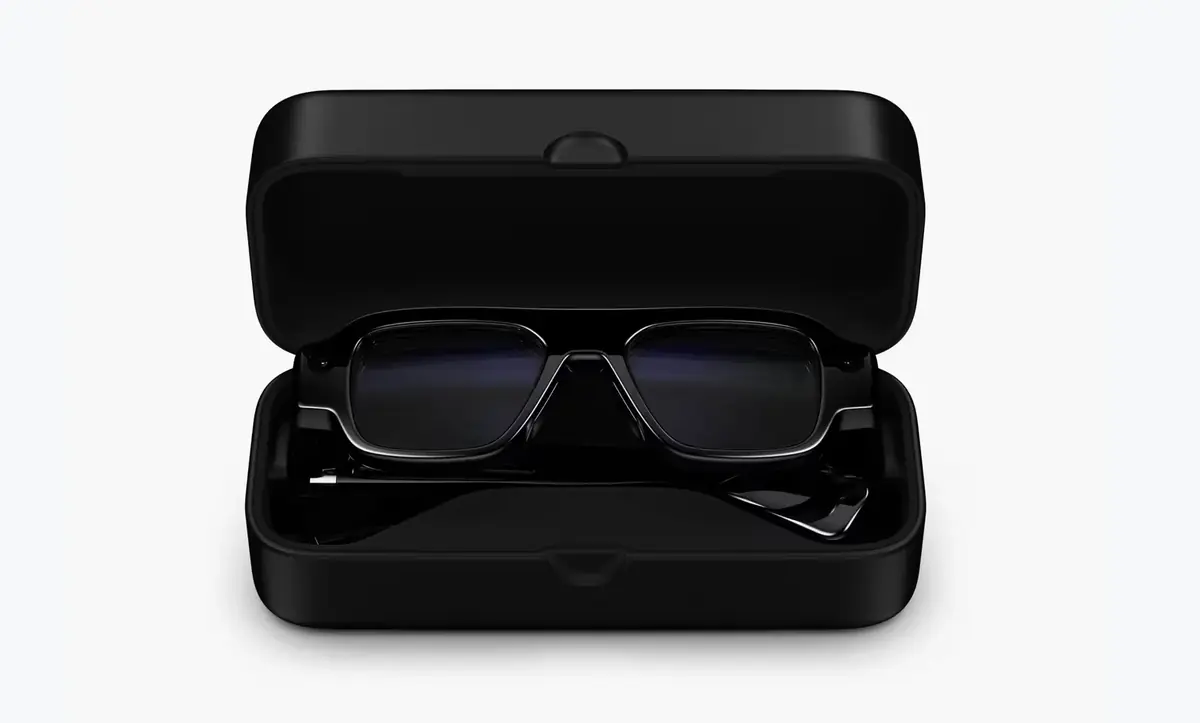 Snap lance ses lunettes Specs &agrave; 2 295 euros, et son IA s'invite sur iPhone et Mac