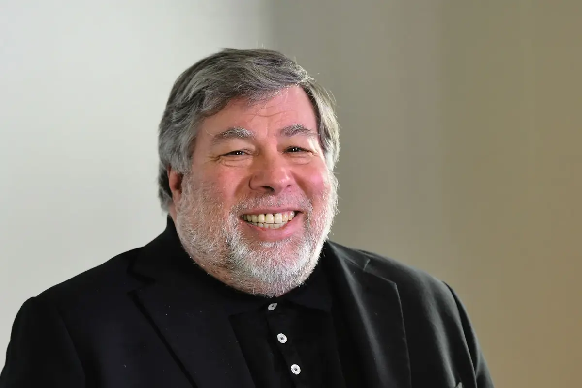 Steve Wozniak et Elon Musk craignent une IA "hors de contrôle" (et demandent une pause)