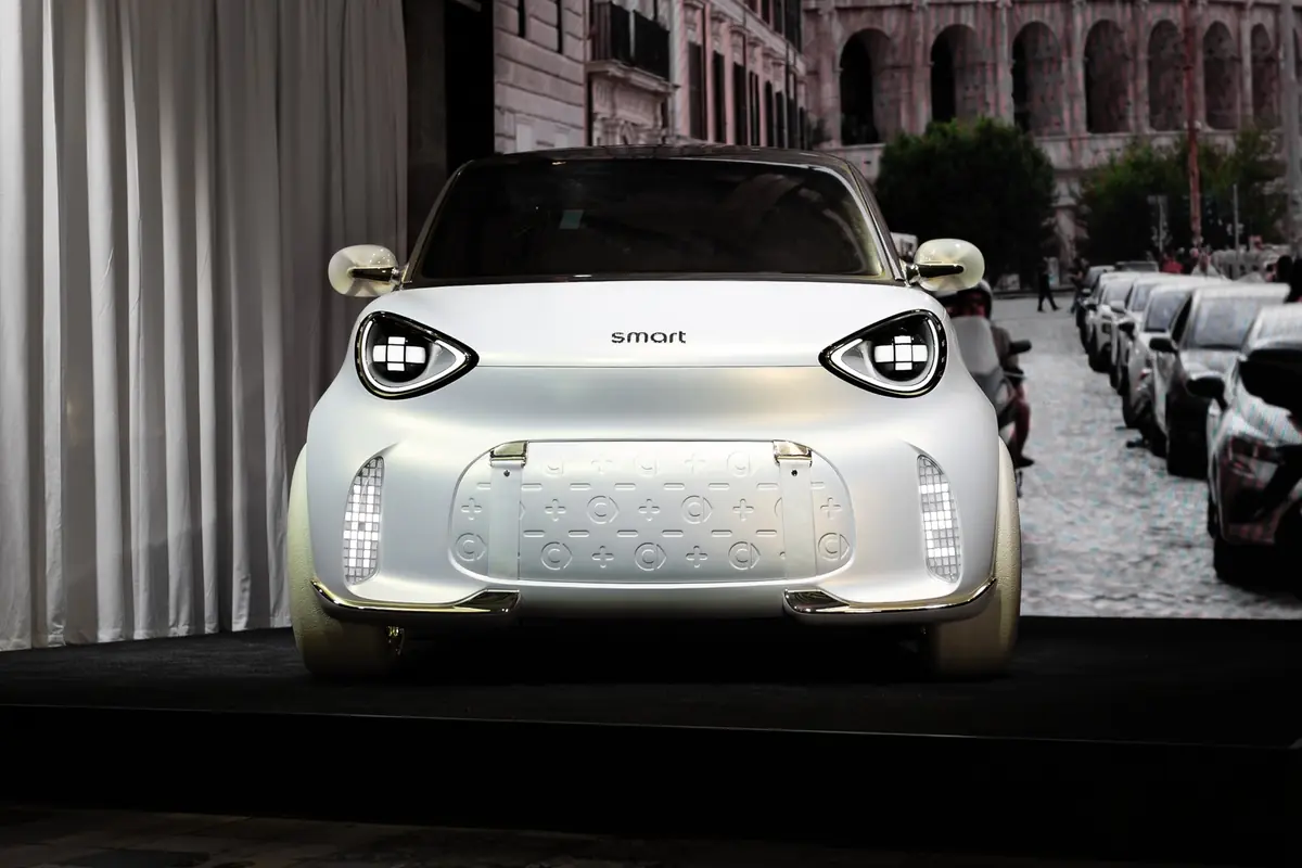 Smart #2&nbsp;: on a pu voir l&rsquo;int&eacute;rieur de la future micro-citadine &eacute;lectrique &agrave; Rome