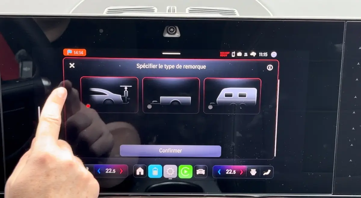 Mercedes a mis un iPad et Face ID dans son CLA&nbsp;! (Test des &eacute;crans Mercedes 2026)