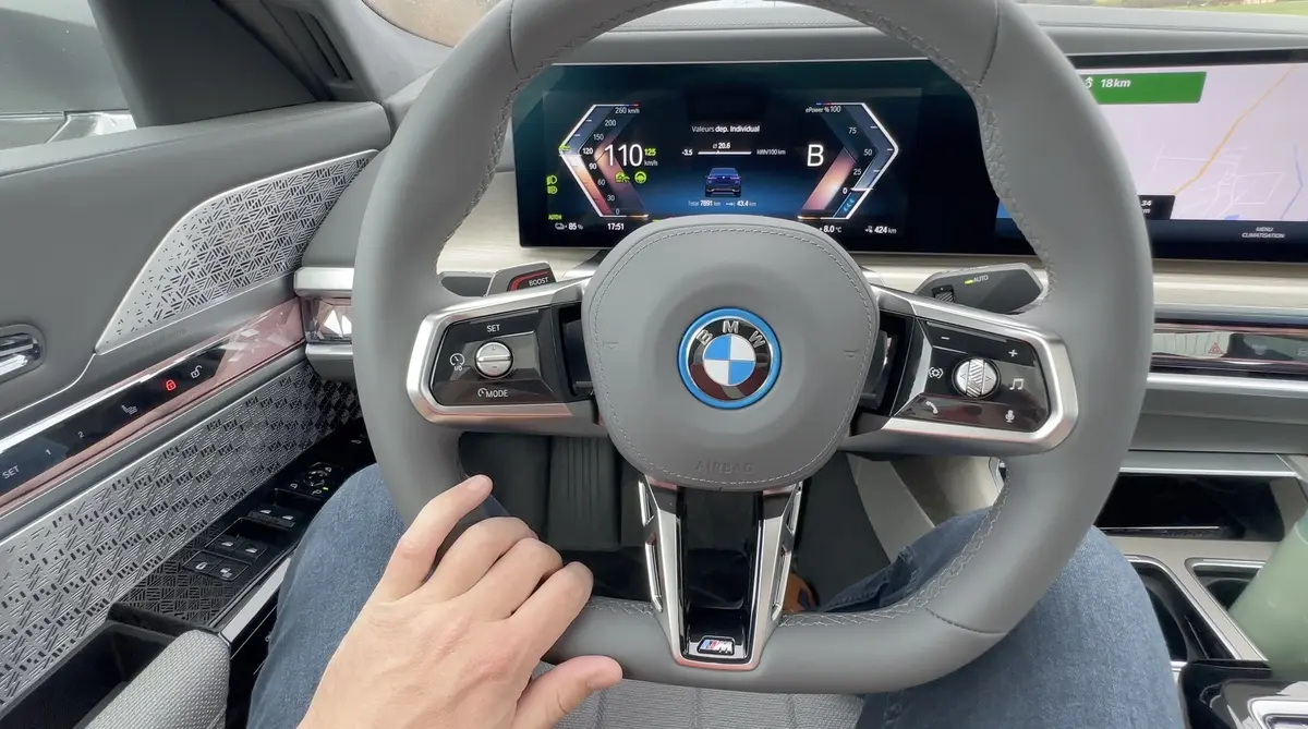 Essai BMW i7 : PS5, écran 8K, CarKey... plus techno que Tesla ?