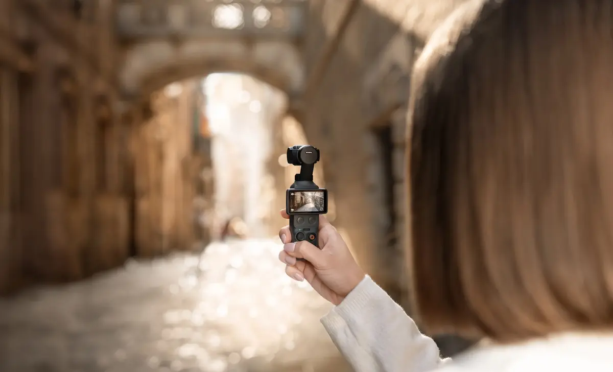 DJI Osmo Pocket 4&nbsp;: capteur 1 pouce et 4K &agrave; 240 ips pour la cam&eacute;ra de poche