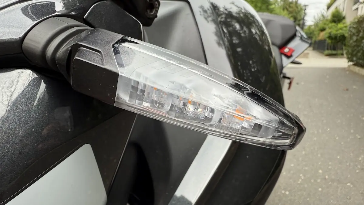 Essai Ultraviolette F77 Mach 2, une moto &eacute;lectrique convaincante mais pas sans d&eacute;fauts